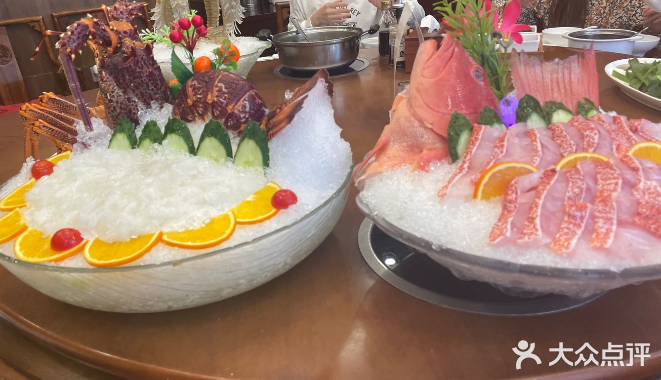 吃海鲜的快乐  老友记海鲜火锅店 真新鲜~性价比很ok[调皮]