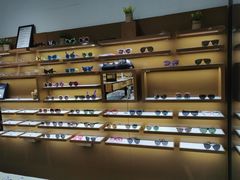 -罗伯特眼镜·蔡司官方授权(罗湖国贸店)