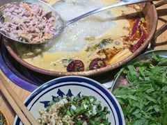 -洱火云南酸菜牛肉火锅(石景山当代商城店)