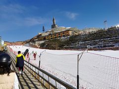 -采薇庄园四季滑雪场