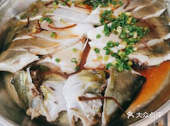 捞粉，泰式鸡脚很正宗，只有生蚝比夏湾店小一点