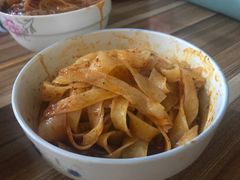 擀面皮-老字号杨坡红油米线腊汁肉夹馍(东四道巷店)
