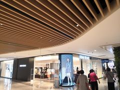 -URBAN REVIVO(高德置地广场·春广场店)