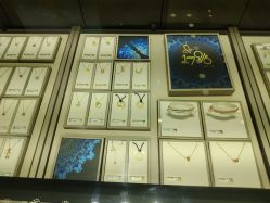 -周大福CHOW TAI FOOK(宝山苏宁易购店)