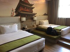 -西安大雁塔科技大学地铁站亚朵酒店