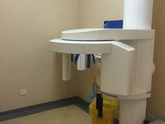 -瑞尔齿科(上海长风大悦城店)