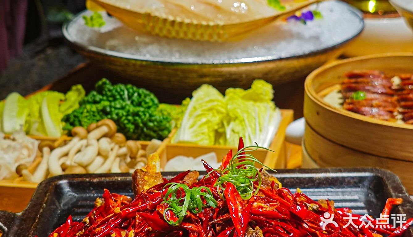 在武汉汉口江滩的尚席·私房菜环境宜人,美食佳肴琳琅满目