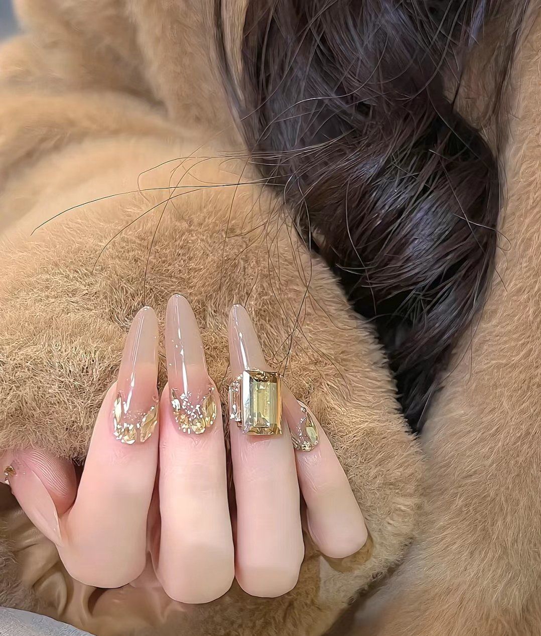 今天是超美的金色美甲