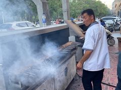 -烤肉小伙烤肉店
