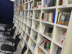 -钟书阁(松江泰晤士小镇店)