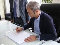 -比亚迪弘仁锐豪4S店-停车场