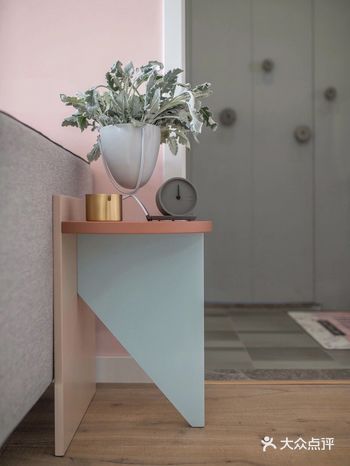 今日分享80㎡简约北欧,整个房子以粉色调与浅灰色的组合