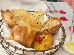 -华凌牛庄西餐厅(乌鲁木齐华凌美爵大饭店)