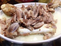 泉水手扒肉-老阿妈蒙古村·蒙古包·草原文化·歌舞表演(老君堂店)