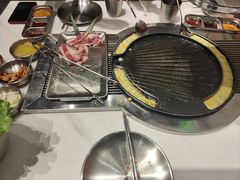 -山野的朋友露营炭火烤肉