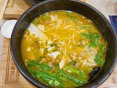 -花馬肆.云南过桥米线(汉神购物广场现场熬汤店)