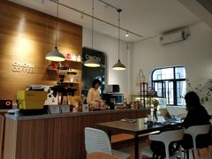 -彳亍咖啡·这里(水湾路店)