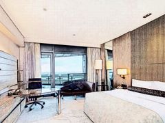 -上海滴水湖皇冠假日酒店