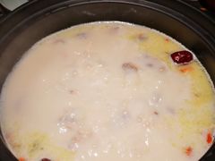 -洪氏嗨捞·广东猪肚鸡·椰子鸡火锅(西咸万象城店)
