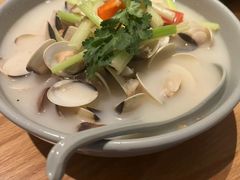 -大头虾越式风味餐厅(光明广场店)