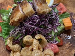 烤猪肉沙拉-Naughty Nuri’s Phuket