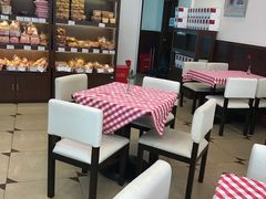 -红宝石·鲜奶小方·海派西点房(南丹店)
