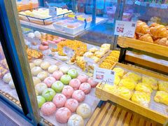 面包甜点陈列柜-顶东面包花园·生日蛋糕(世博店)
