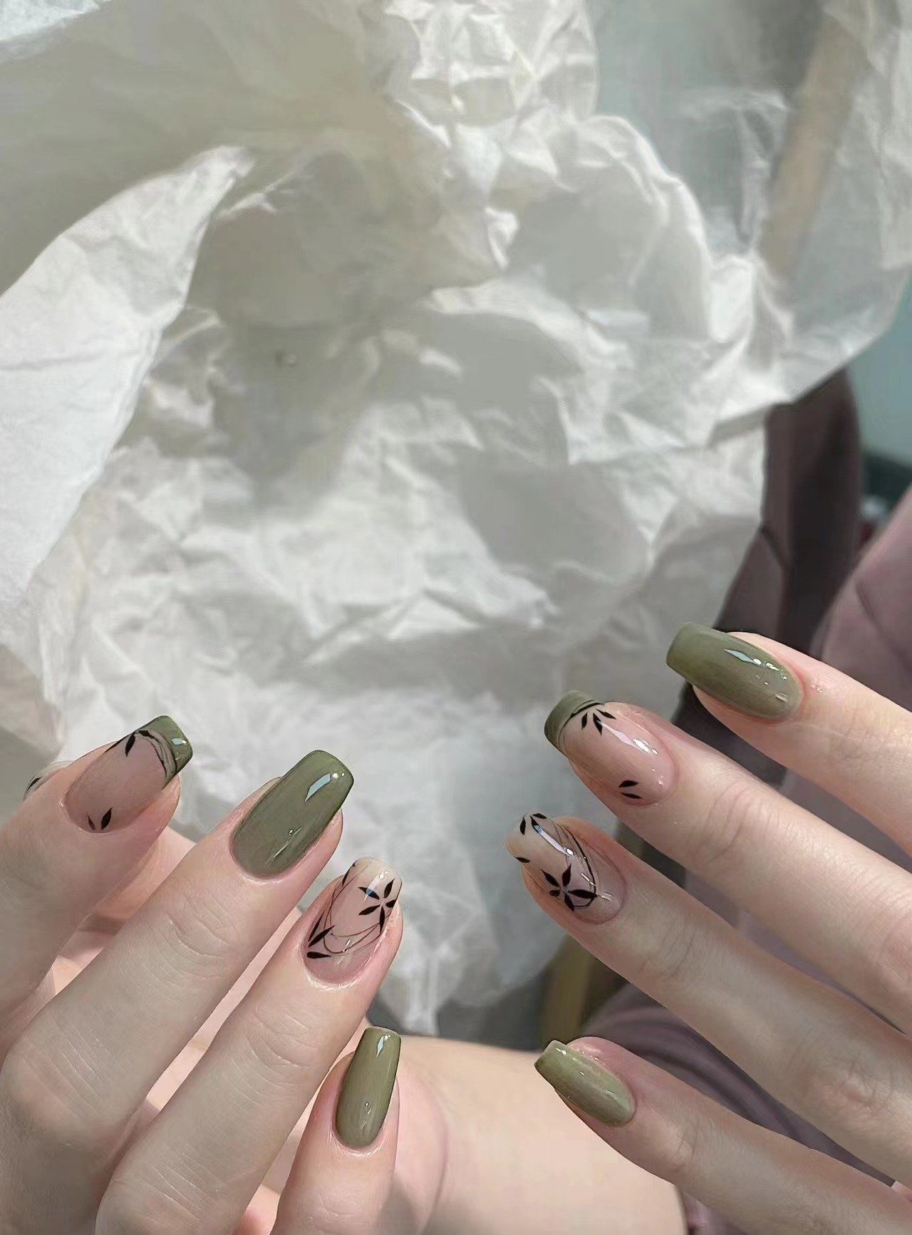 优雅橄榄绿美甲,展现独特风采