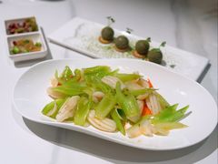西芹炒鲜鱿-荟廷·晶萃(陆家嘴尚悦湾店)