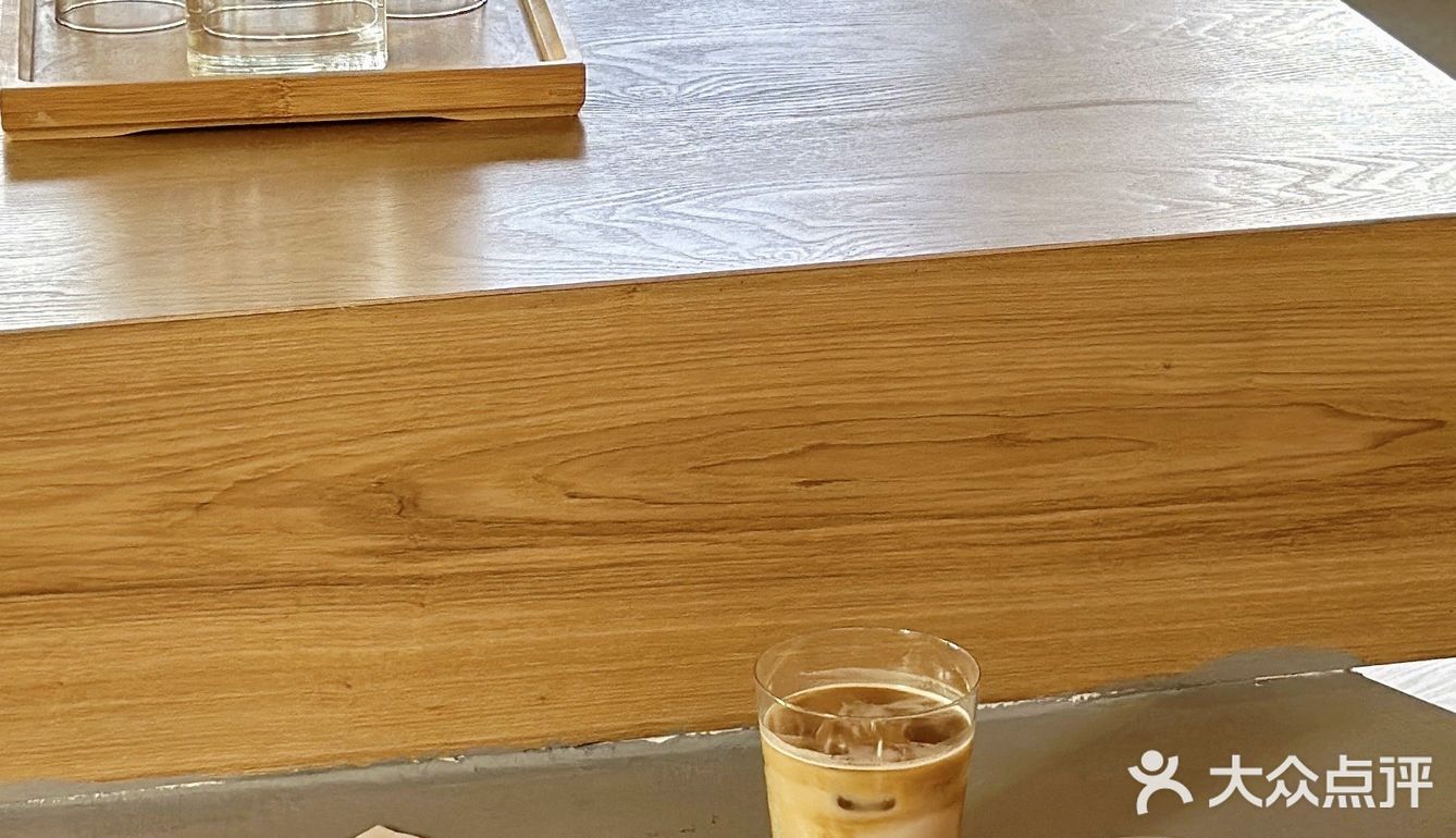 发现UCC开了一家独栋工业风咖啡店