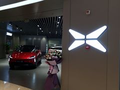 -小鹏汽车体验中心(苏州龙湖狮山天街店)