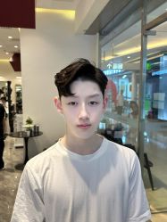 -BULB STUDIO 巴柏明星发型工作室