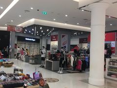 服装区-新罗免税店