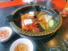 重庆经典鸳鸯锅底-重庆三峡火锅城(梅林店)