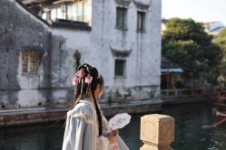 -一揽芳华汉服旗袍体验馆(拙政园店)