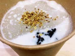 白雪黑糯米热冰粉-甜心闲生传统手工冰粉(太古里店)