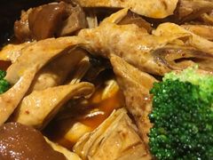 豆筋棍闷猪尾巴-渝半城经典川粤菜(重庆天地店)