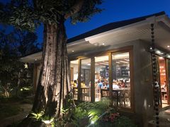 -Chom Cafe and Restaurant