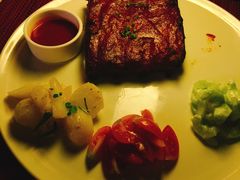 香烤猪肋排配温热小土豆及烧烤酱-WOLFGANG PUCK KITCHEN & BAR(迪士尼小镇店)
