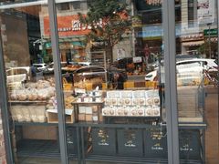 面包甜点陈列柜-皇冠幸福里动物奶油生日蛋糕(万达店)