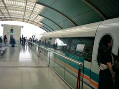 -龙阳路磁悬浮列车总站-停车场