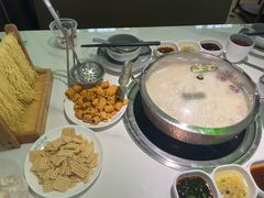 -洪氏嗨捞·广东猪肚鸡·椰子鸡火锅(西咸万象城店)