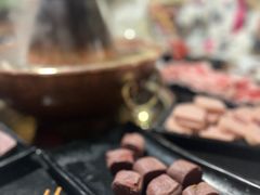 -果松木炭酸菜铜火锅·外婆参鸡汤