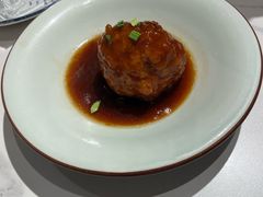 鸭蛋黄狮子头-梅飞酒家(桑园路店)