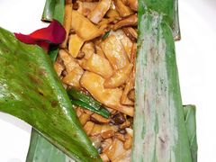 芭蕉叶包烤蘑菇-雀舞云南菜(乐客城店)