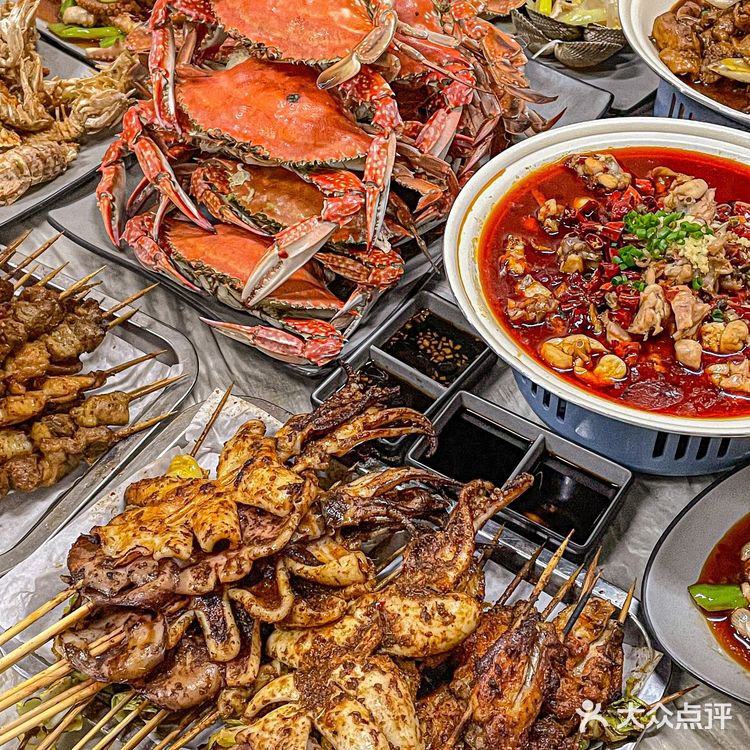 天津坠好吃的平价海鲜烤串！螃蟹特肥美！