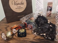 -VENCHI 闻绮(上海佛罗伦萨小镇店)