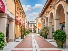 -佛罗伦萨小镇广佛名品奥特莱斯(疏港路店)