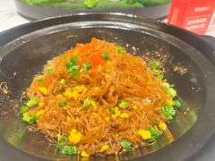 -阿瓦山寨·湘菜现炒·剁椒鱼头王(咸阳总店)