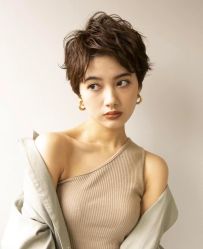 -变画·发型STUDIO